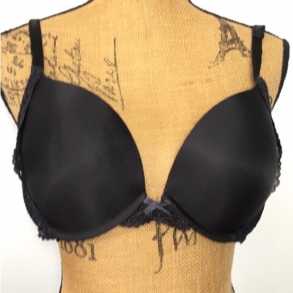 Victoria’s Secret Black Padded Lace Full Coverage Bra  34 DD.